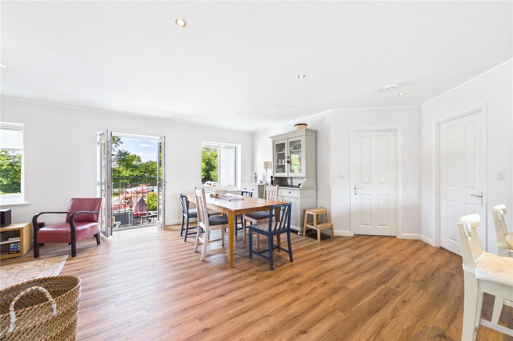 Additional image 3 of 2 bed flat to rentMill Lane, Newbury, Berkshire RG14