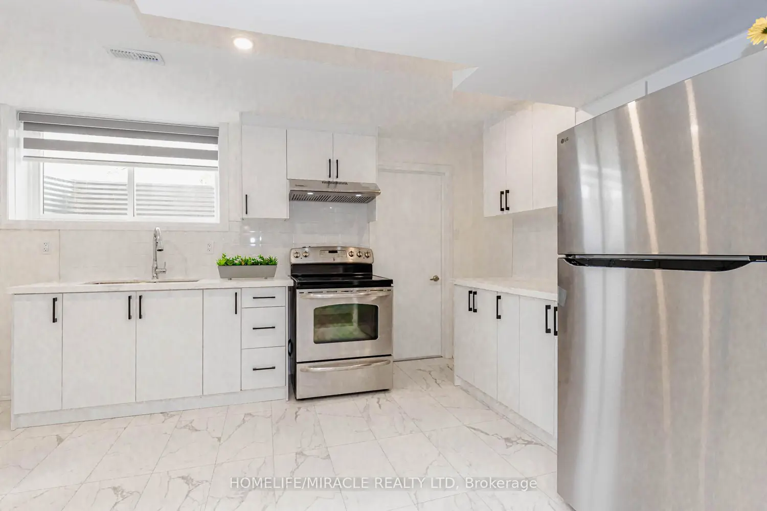 Additional image 15 of 563 Taplow Crescent