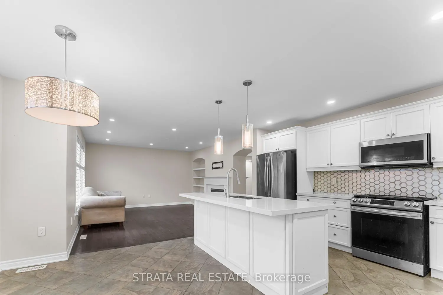 358 Laundon Terrace photo 4
