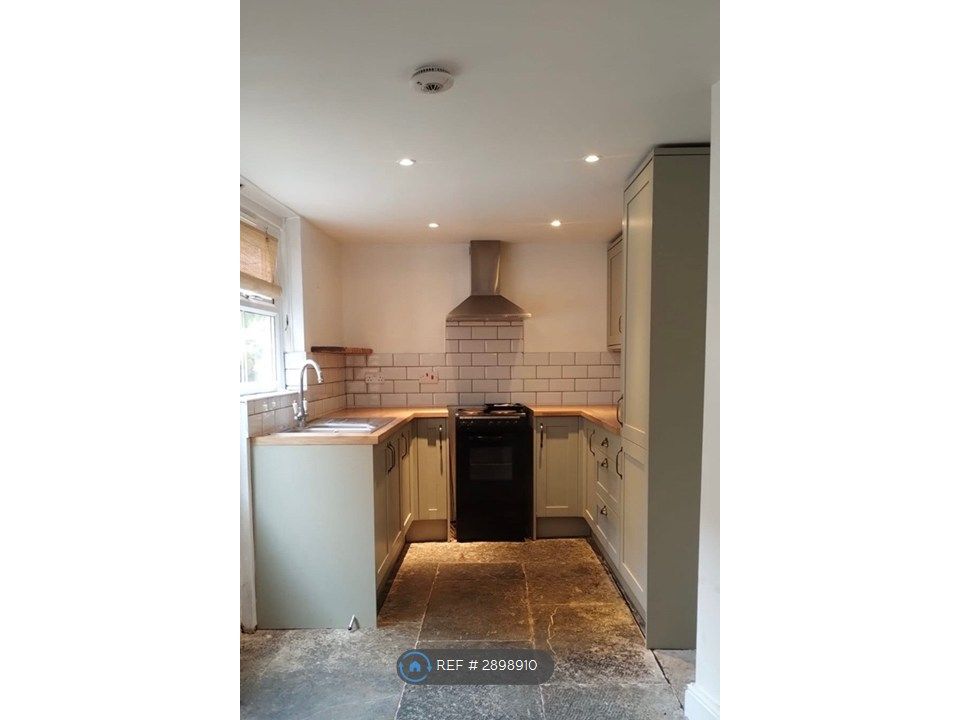 3 bed flat to rentFore St, Castle Cary BA7 photo 3