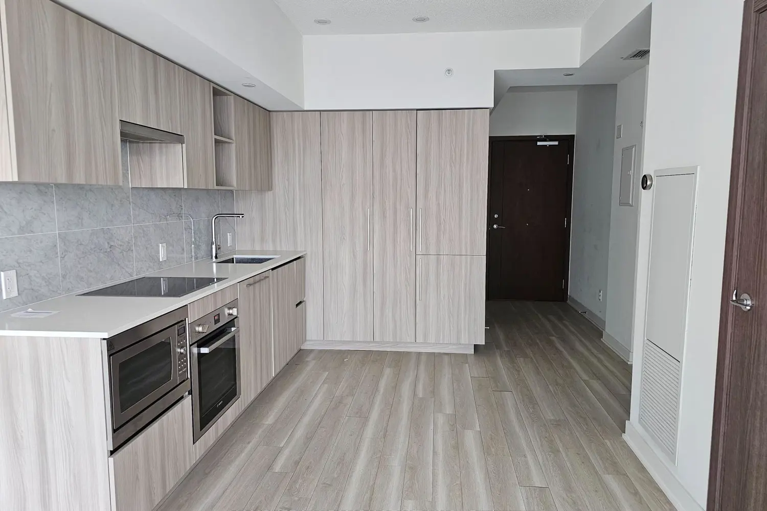 19 Bathurst Street 2901 photo 5