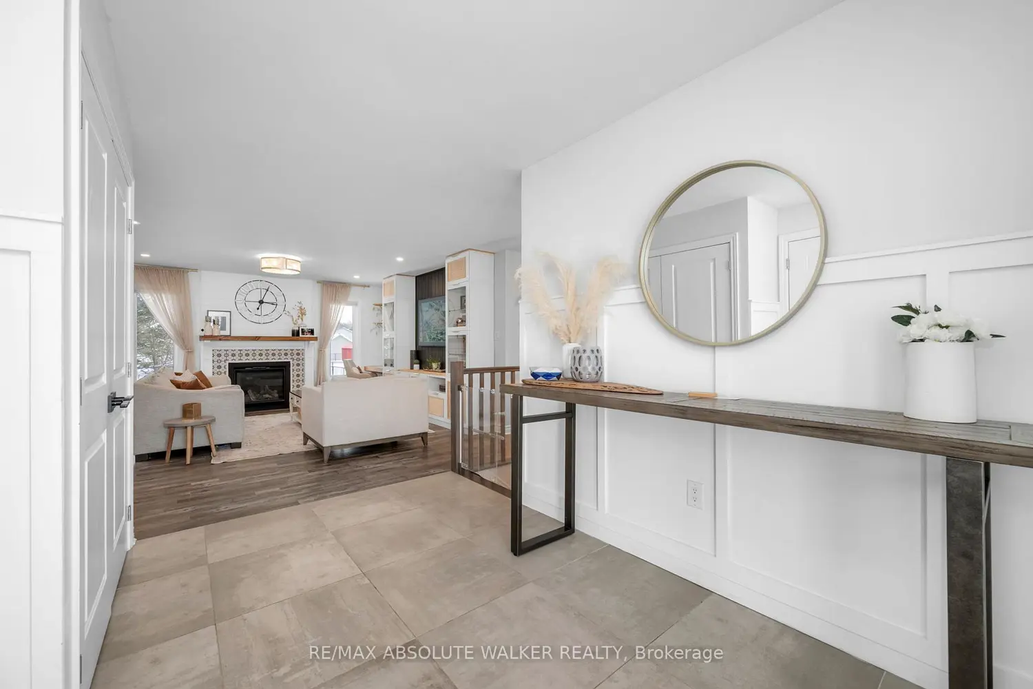 168 Roxanne Street photo 2