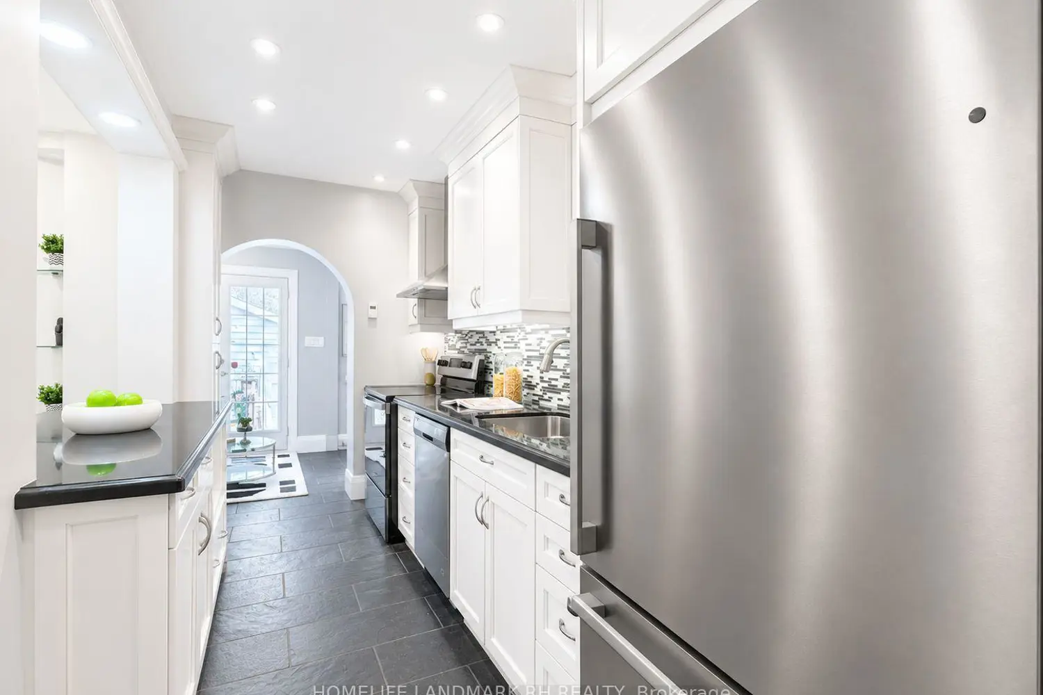 Additional image 4 of 256 Bedford Park Avenue