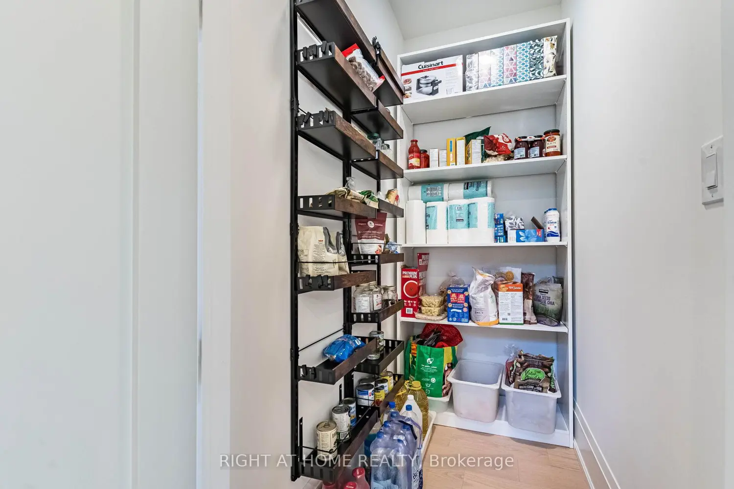 12 Thames Avenue photo 5