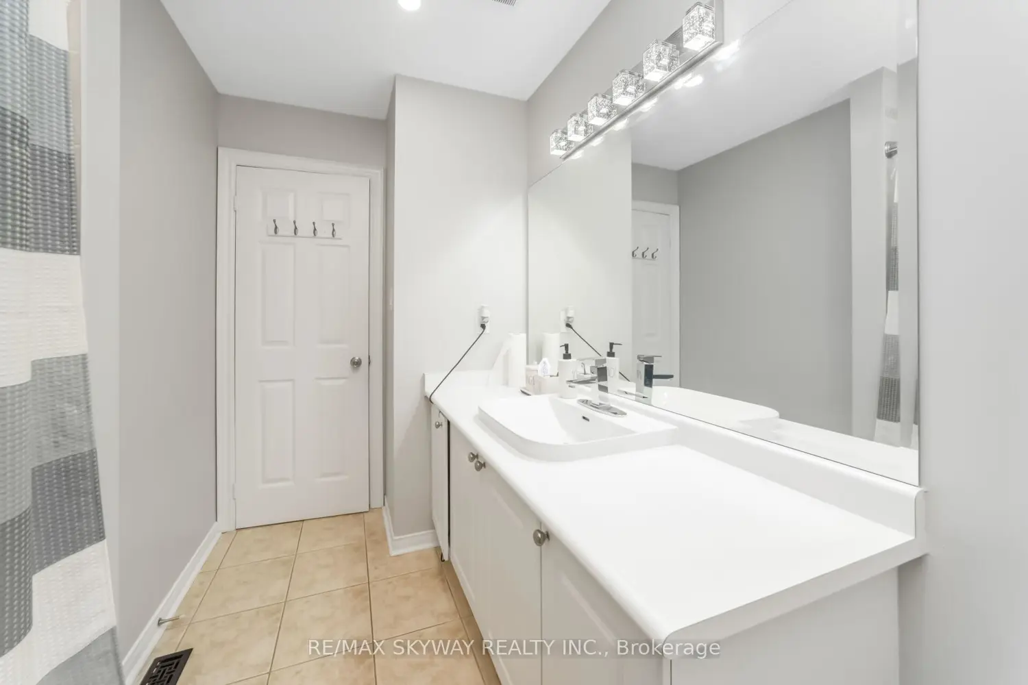 Additional image 11 of 64 Bernard Avenue
