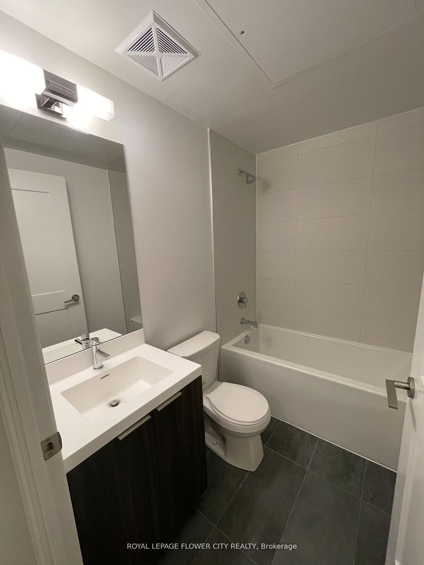 Additional image 3 of 701-8 Widmer Street E, Toronto, ON, M5V 2E7
