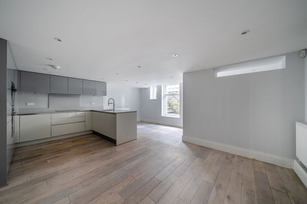 Additional image 7 of 2 bed flat to rentSheet Street, Windsor SL4