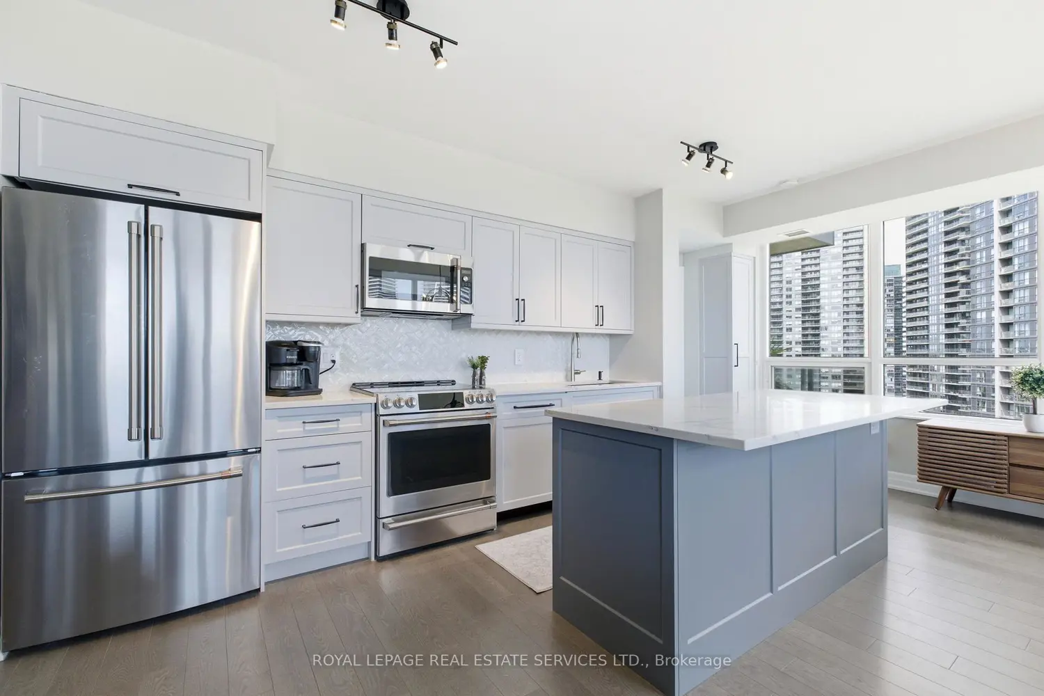 2230 Lake Shore Boulevard 1506 photo 4