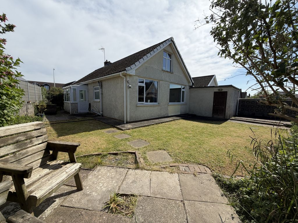 4 bed detached house to rentHazel Close, Porthcawl CF36