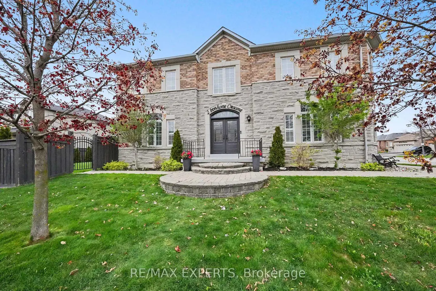 2 Ironhorse Crescent photo 2