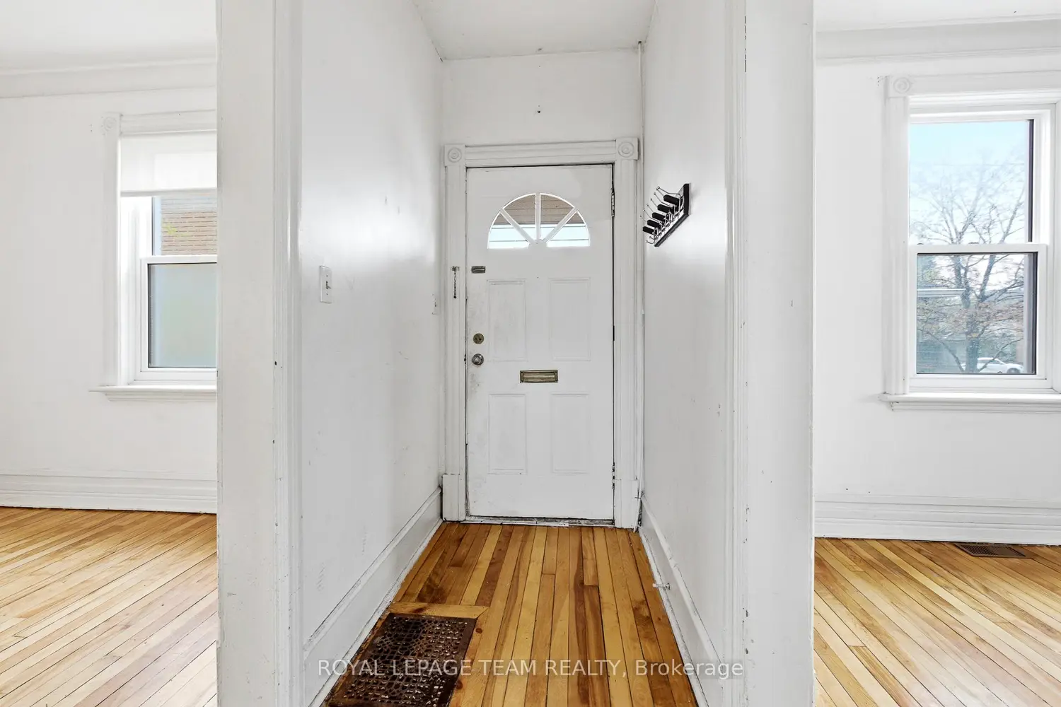 910 Pinecrest Road photo 3