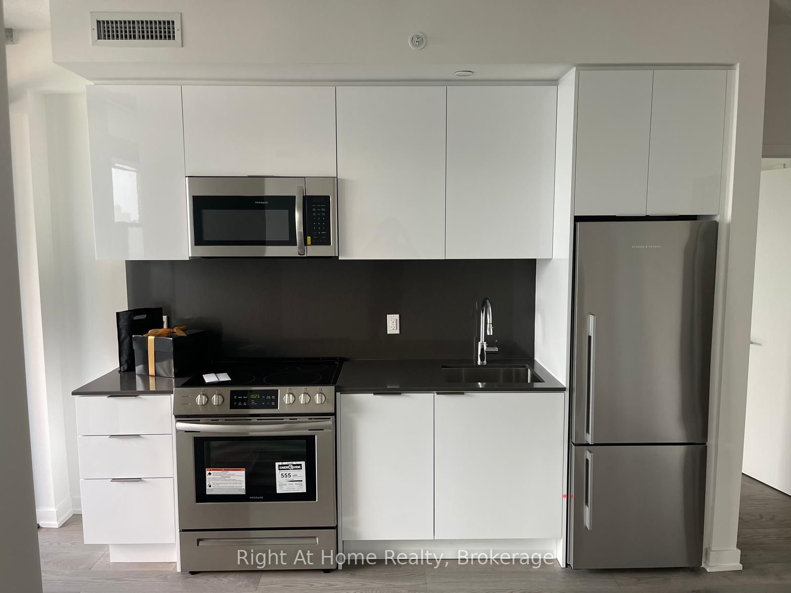 6-2606 25 Richmond Street E, Toronto, ON, M5C 0A6