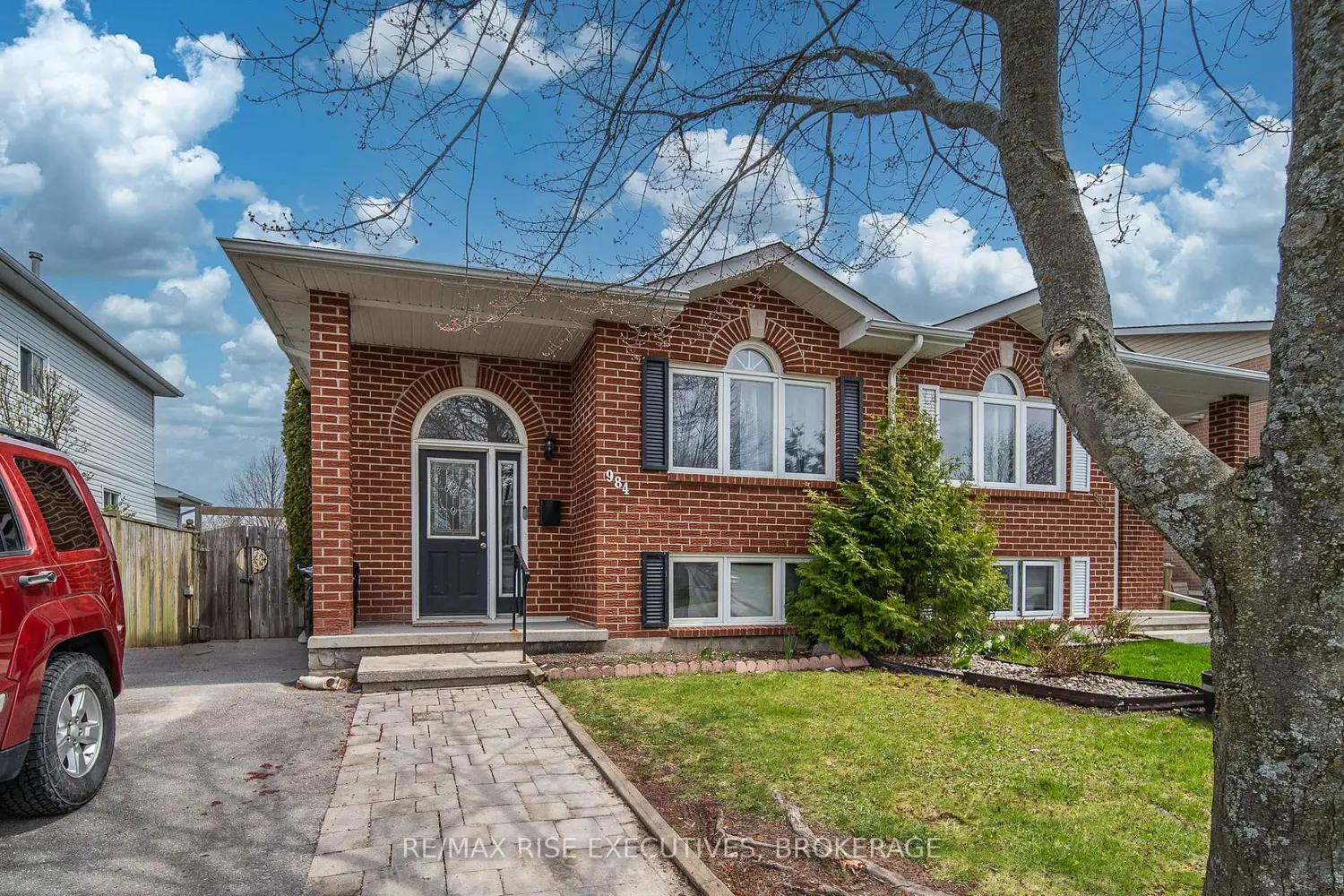 984 Waterbury Crescent