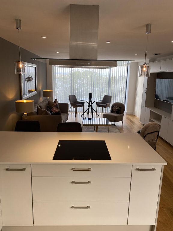 2 bed flat to rentSainte Adresse CF64 photo 4