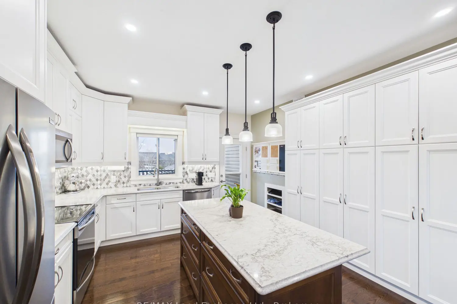 13 Lakefield Drive photo 3