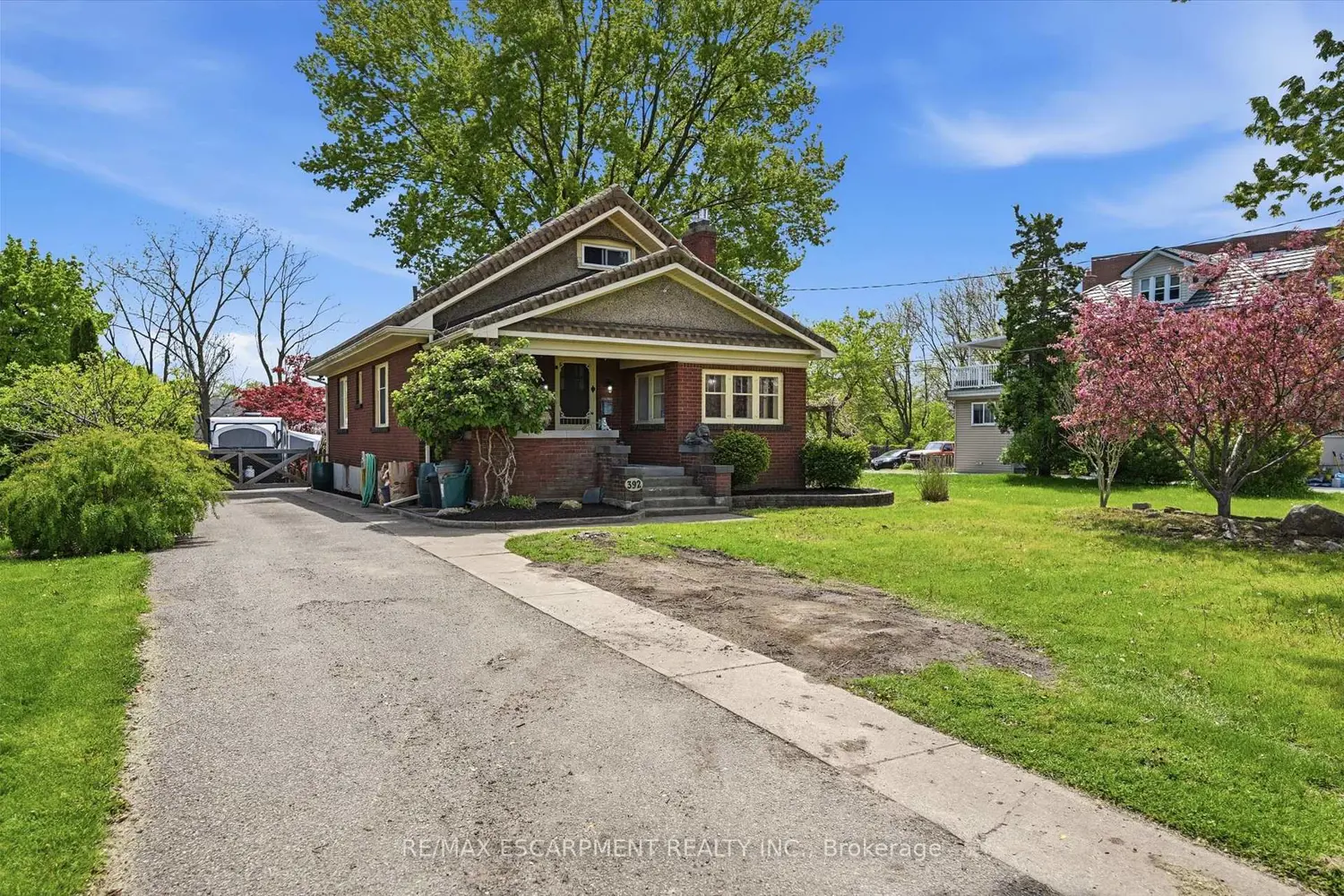 392 Queenston Street