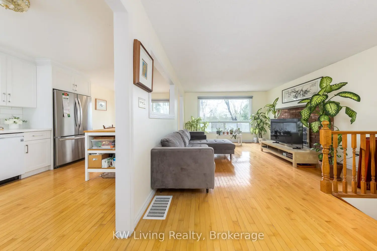 833 Fairbairn Street