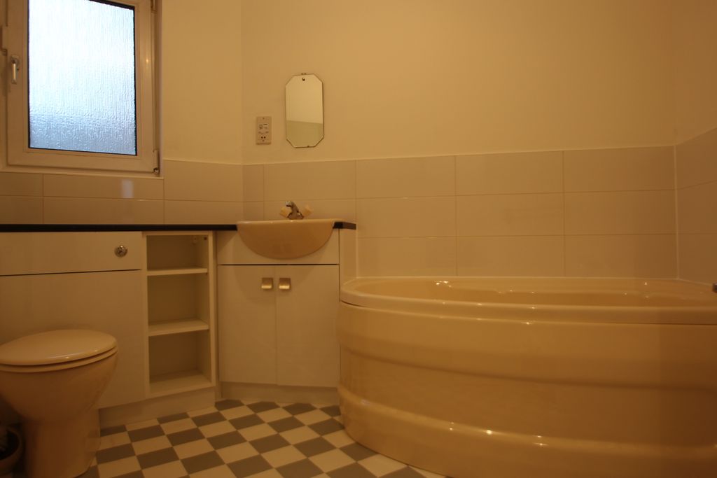 Additional image 8 of 2 bed flat to rentTownhead Street, Hamilton ML3