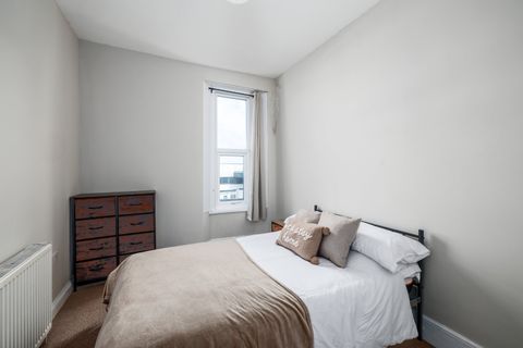 Cheltenham Place, Plymouth PL4, Room to rent