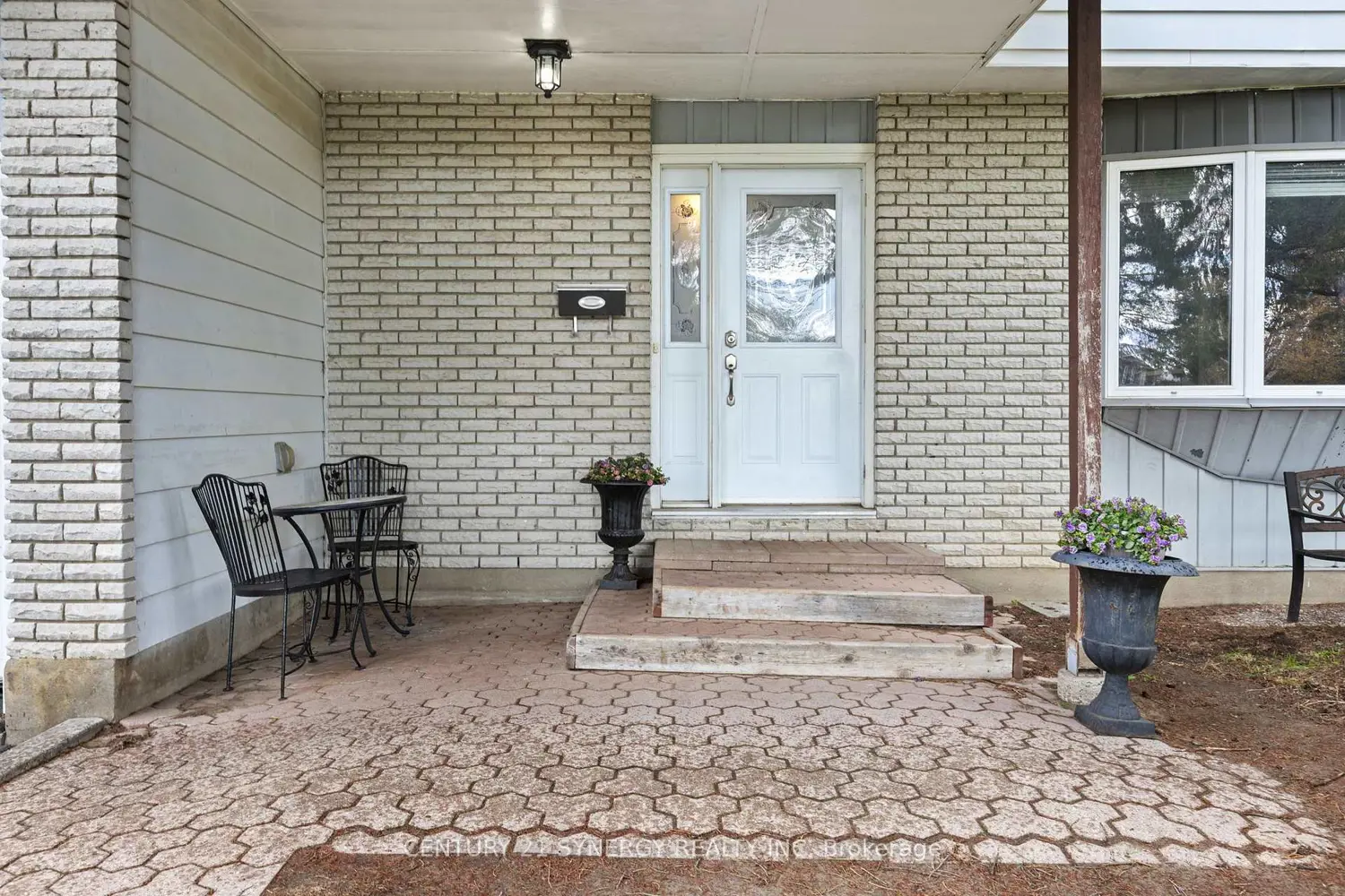 346 Nagel Avenue photo 2