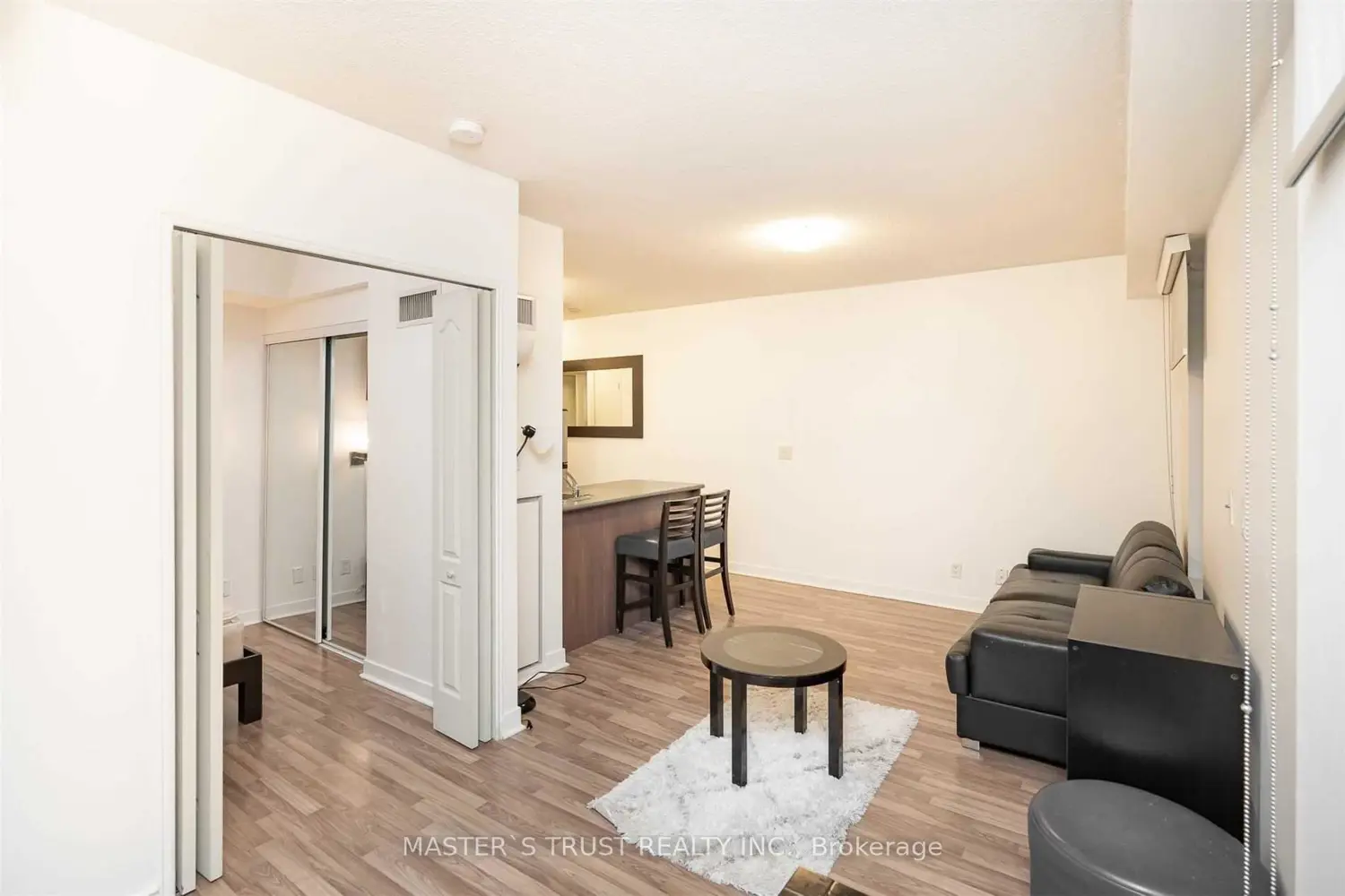 8 Colborne Street 705 photo 5