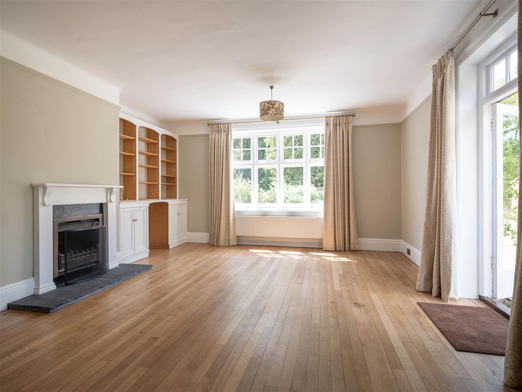 Additional image 10 of 5 bed property to rentDe Vaux Place, Salisbury SP1