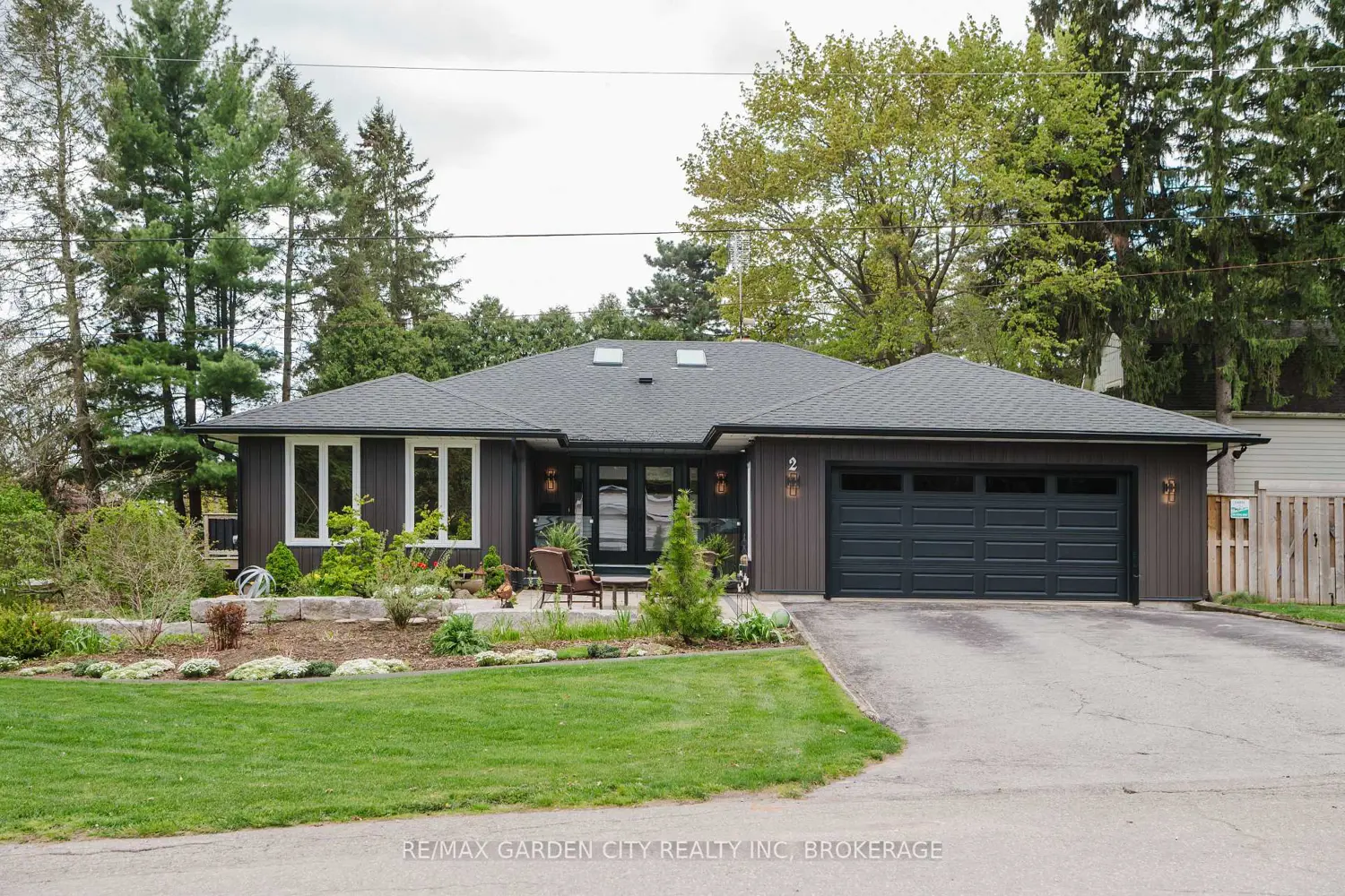 2 Valleyview Court