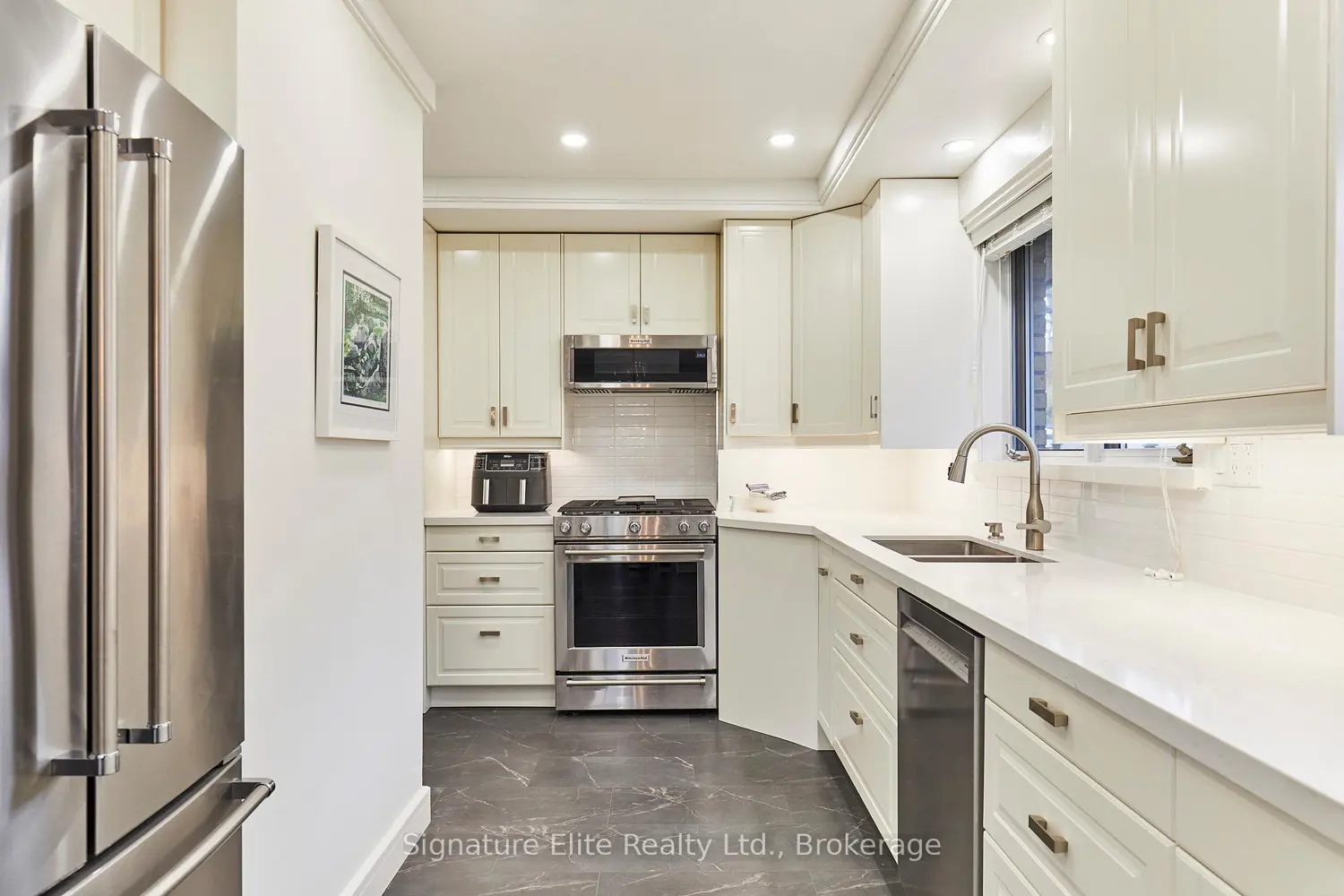 68 Regency Square photo 3