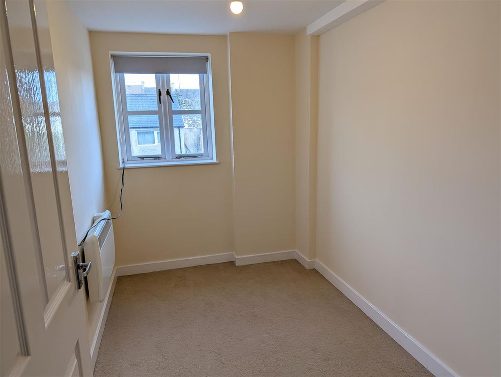 Additional image 2 of 2 bed flat to rentMeyrick Street, Pembroke Dock SA72
