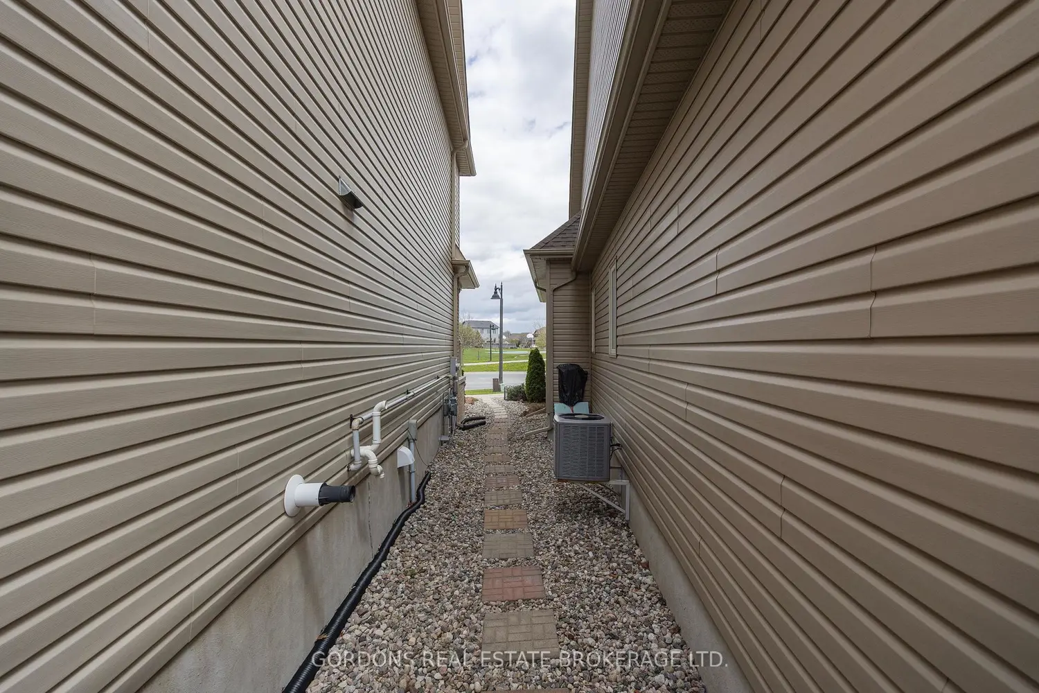 Additional image 5 of 1271 Crossfield Avenue