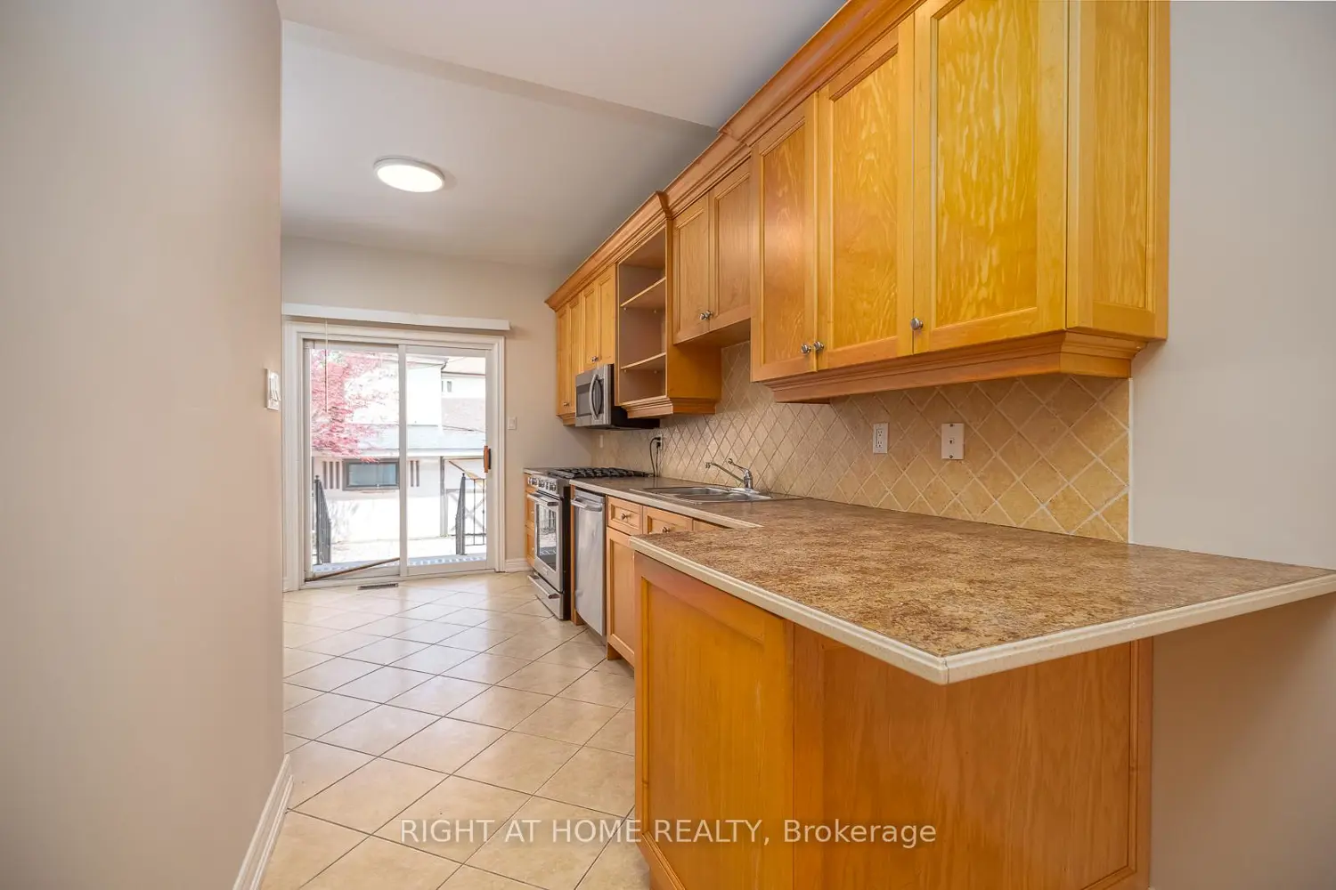 351 Bartlett Avenue photo 4
