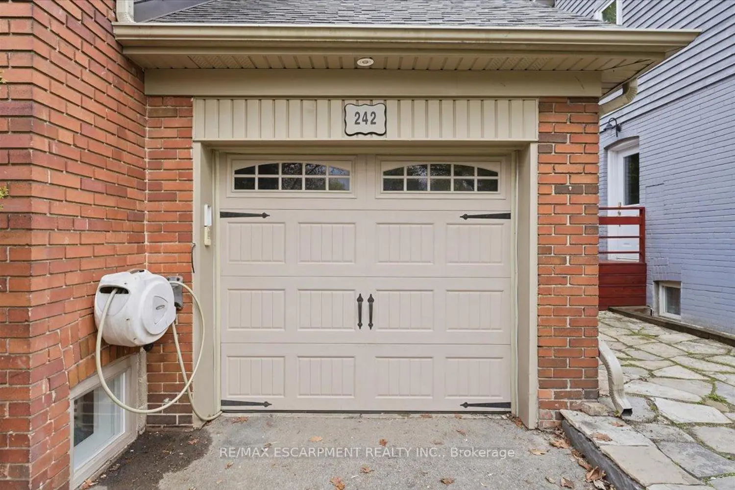 242 The Kingsway