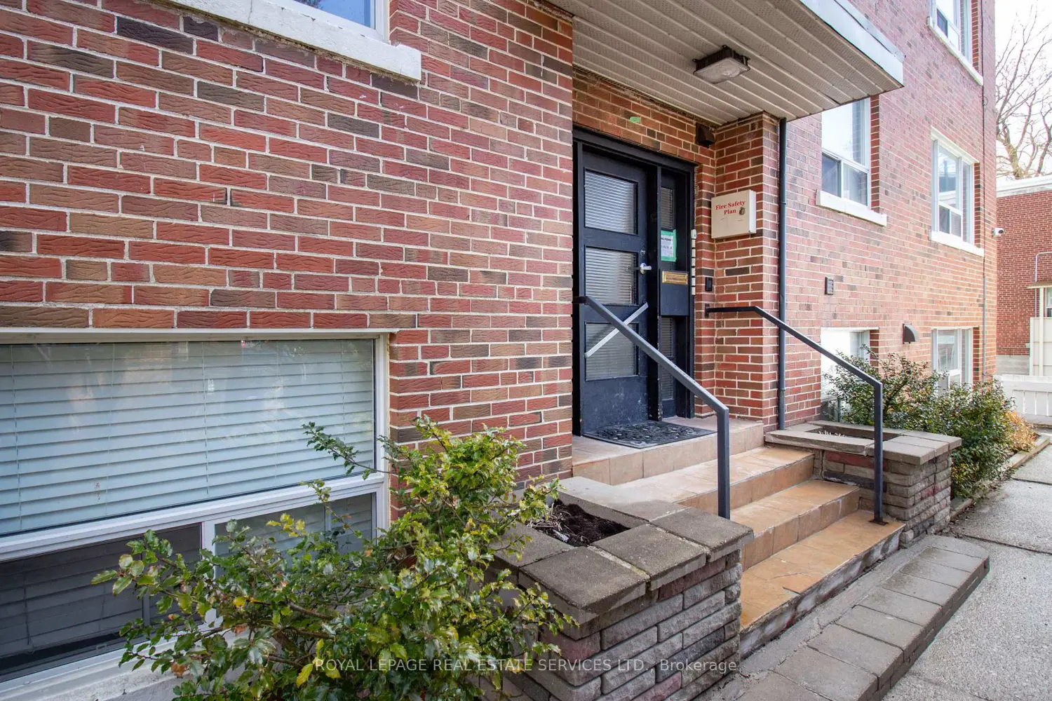 2709 Lake Shore Boulevard photo 3