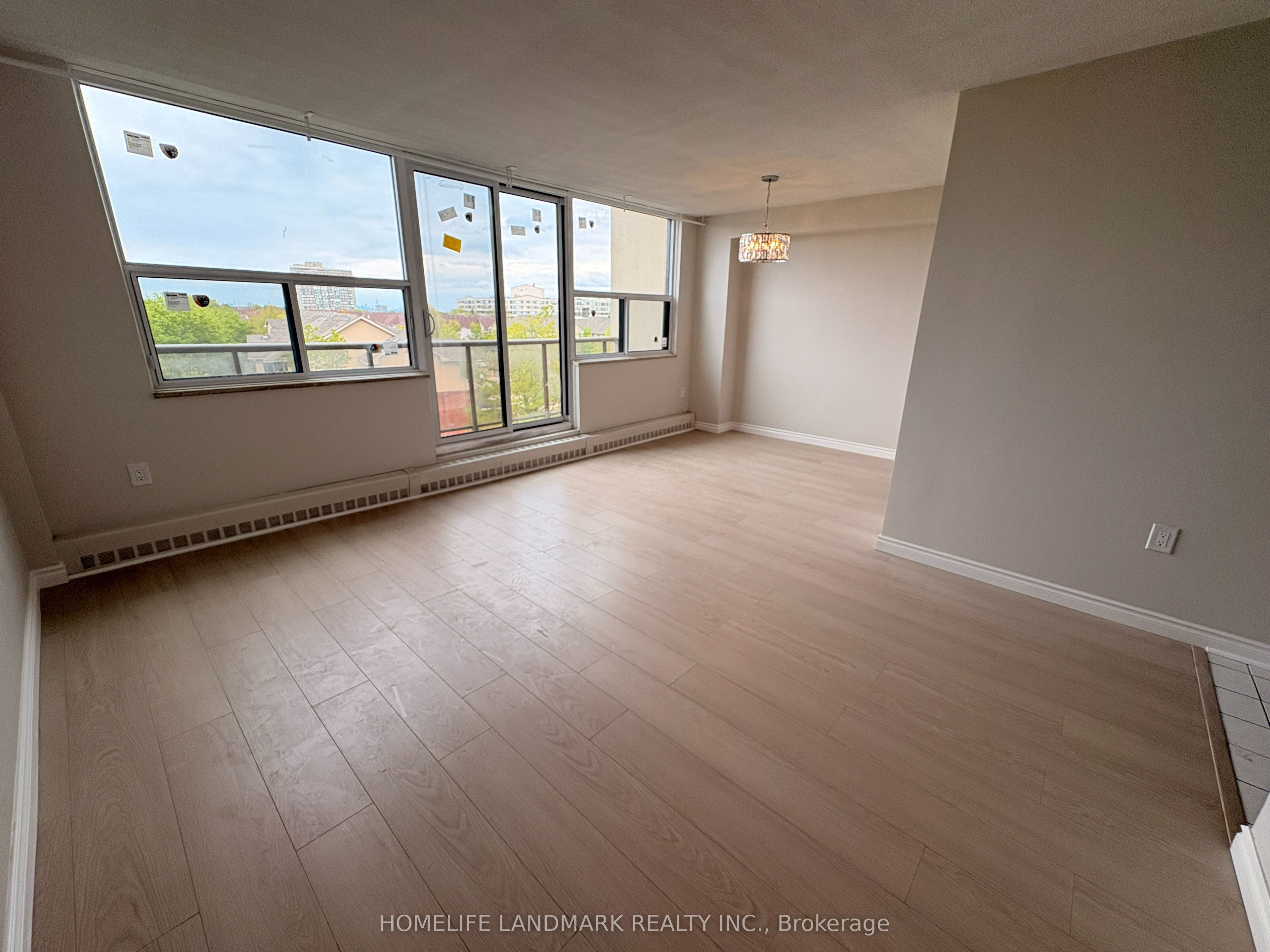 Additional image 4 of 327-1050 Stainton Drive, Mississauga, ON, L5C 2T7