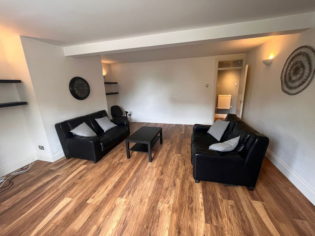 Additional image 9 of 2 bed flat to rentCardigan Road, Headingley, Leeds LS6