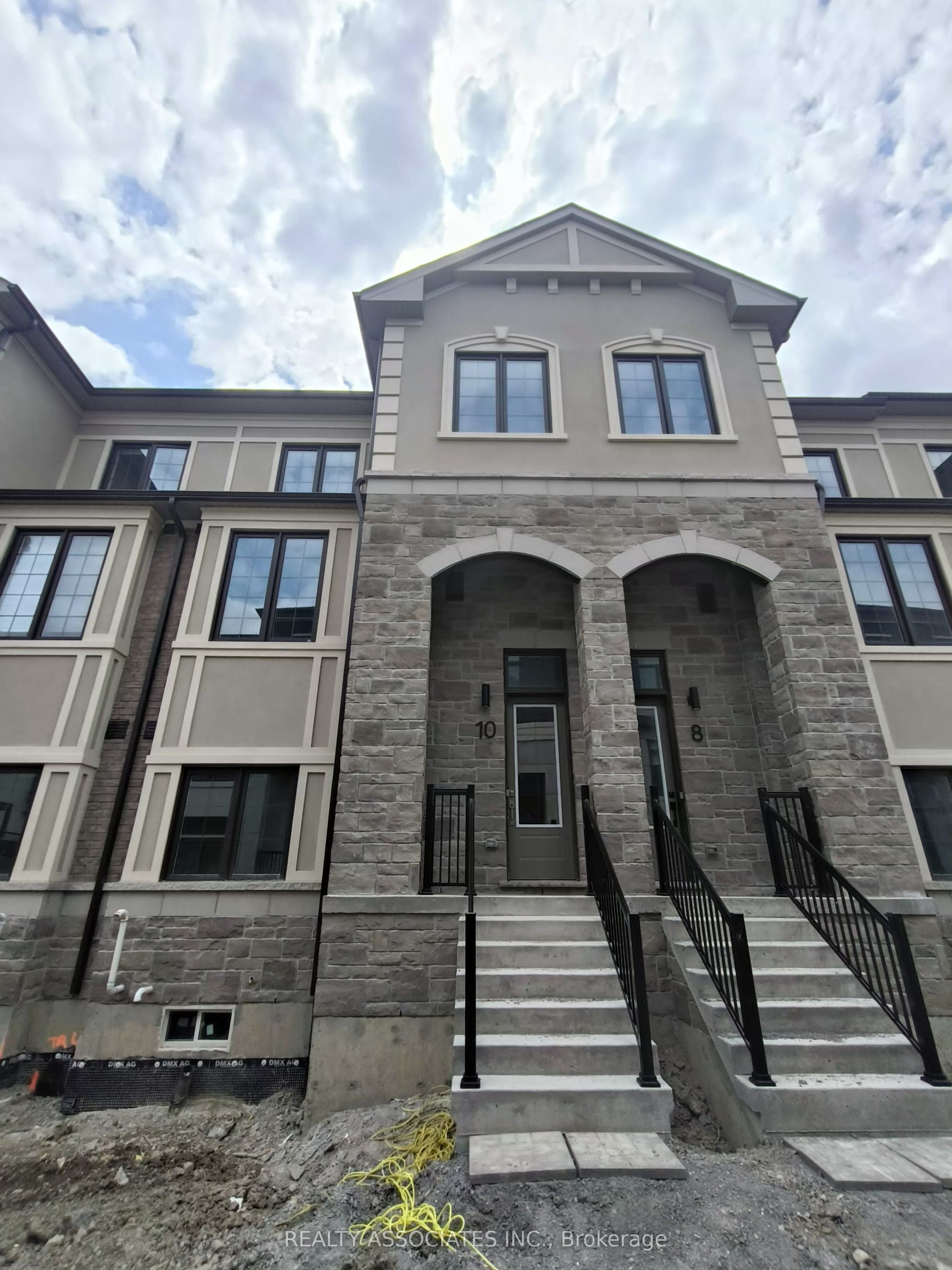 10 Victor Metcalf Lane, Richmond Hill, ON, L4B 0J7