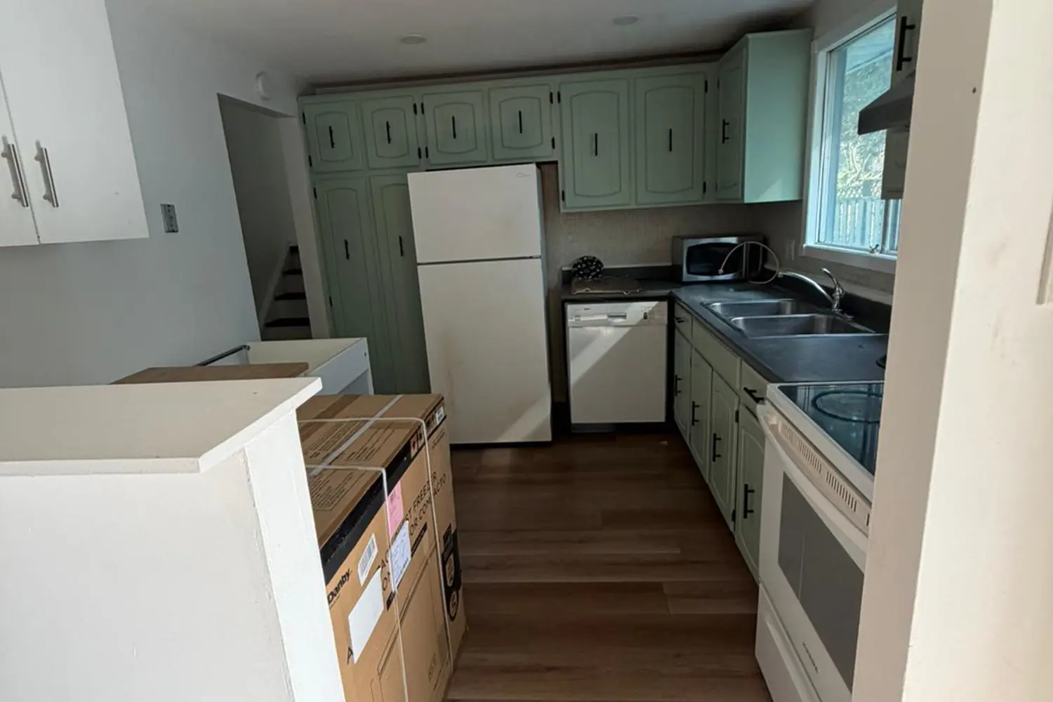 466 Midwood Crescent photo 5