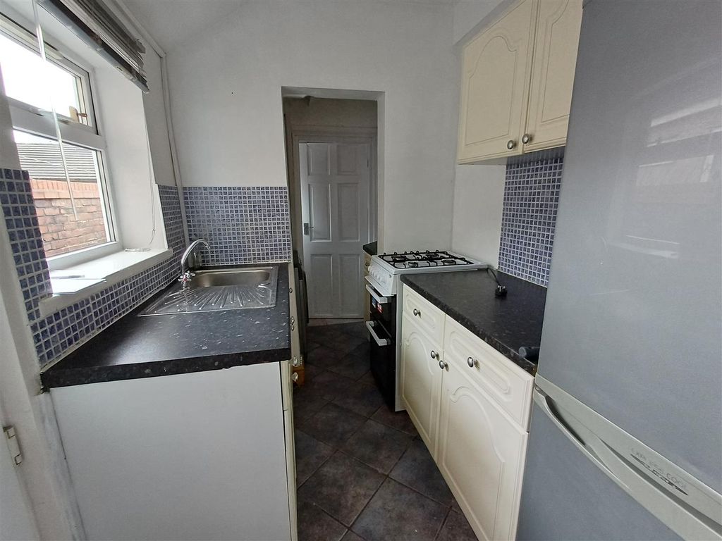 Additional image 4 of 2 bed terraced house to rentOxford Street, Wrexham LL13