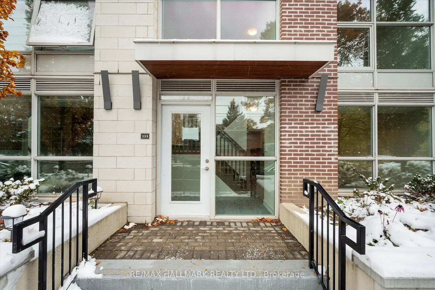 1350 Kingston Road Th9 photo 4