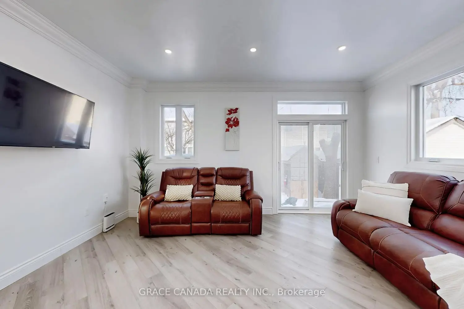 85 Albany Avenue