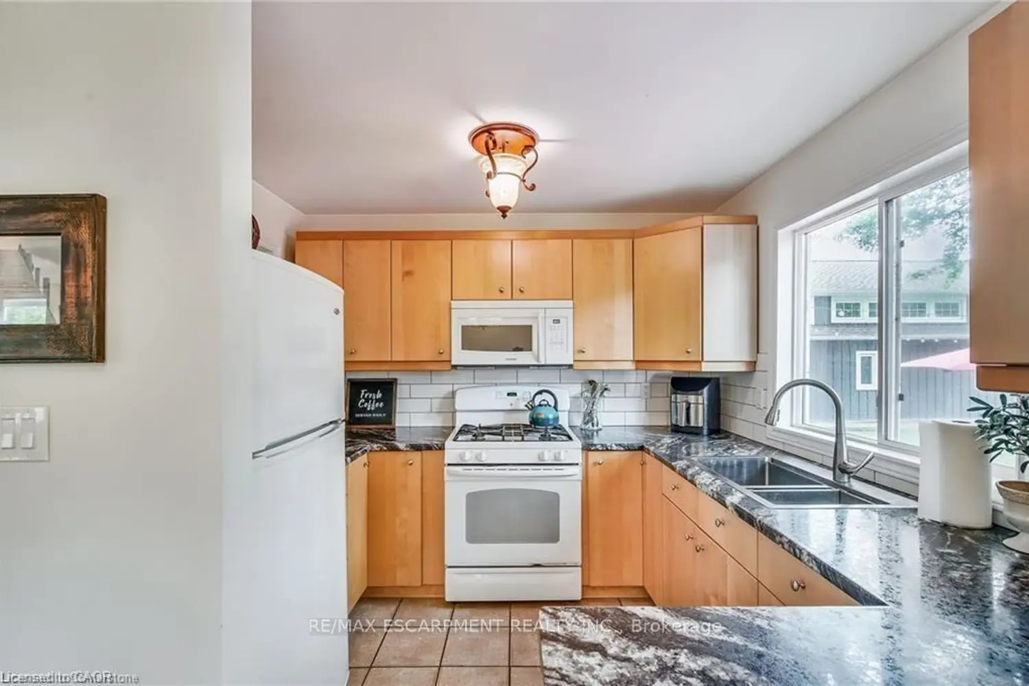 8 Beach Road photo 5