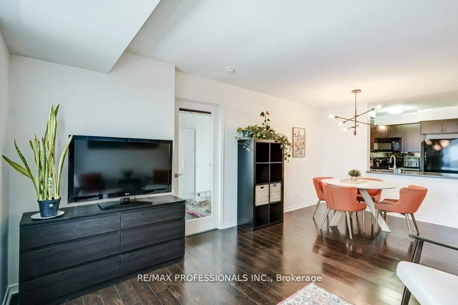 Additional image 4 of 60 Heintzman Street 930