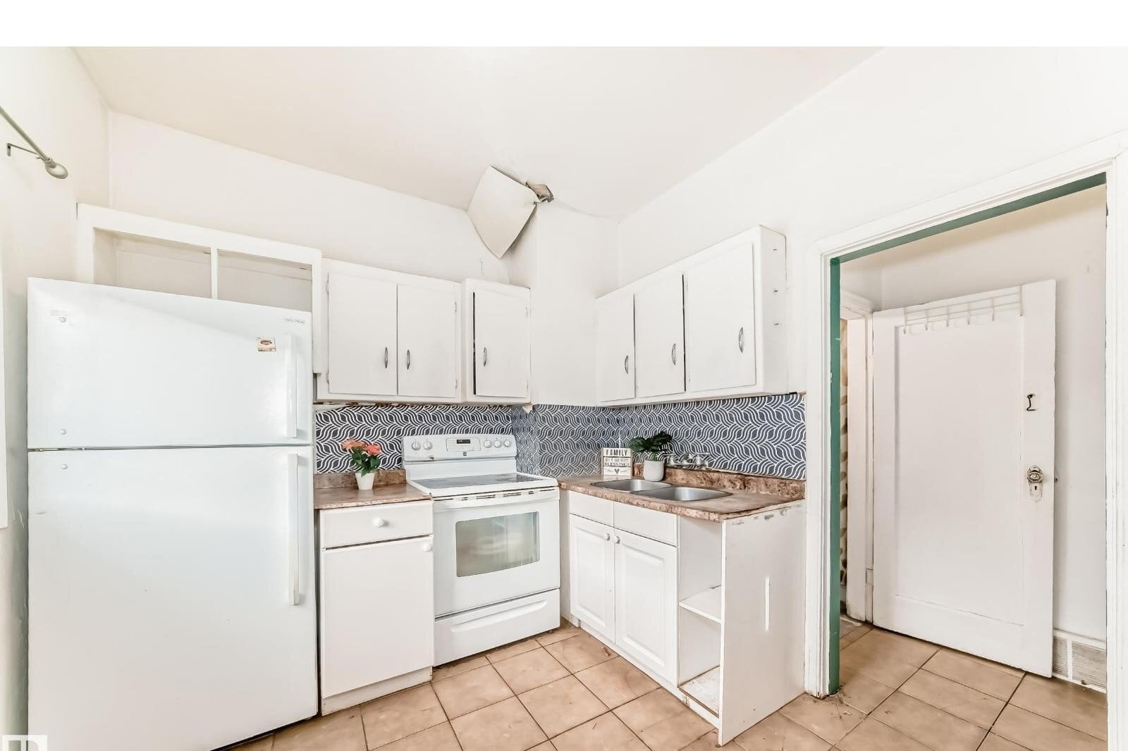 Additional image 7 of 10564 92 Street NW, Edmonton, AB, T5H1T9
