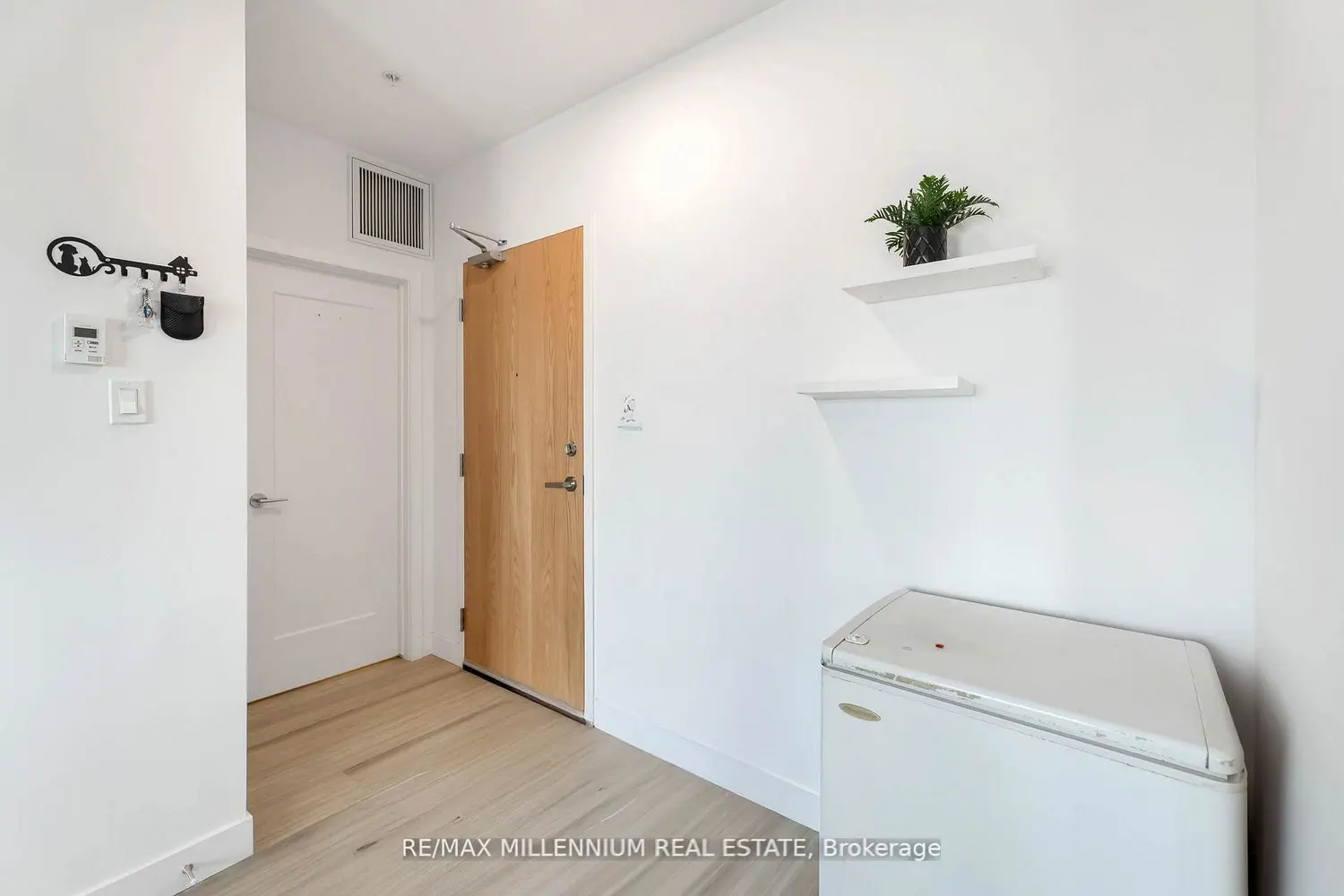 Additional image 7 of 408 Dundas Street 306