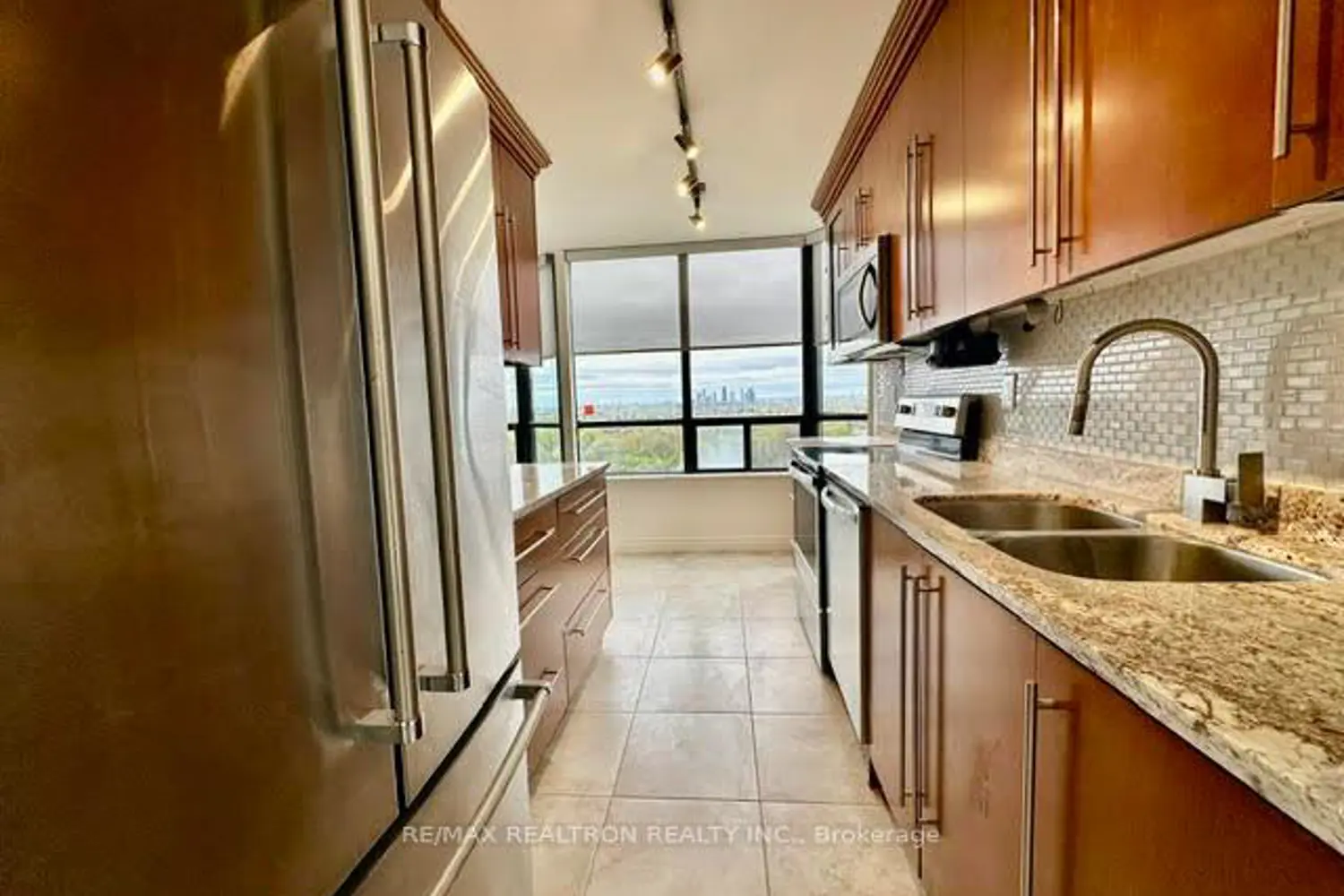 Additional image 6 of 7440 Bathurst Street 1503