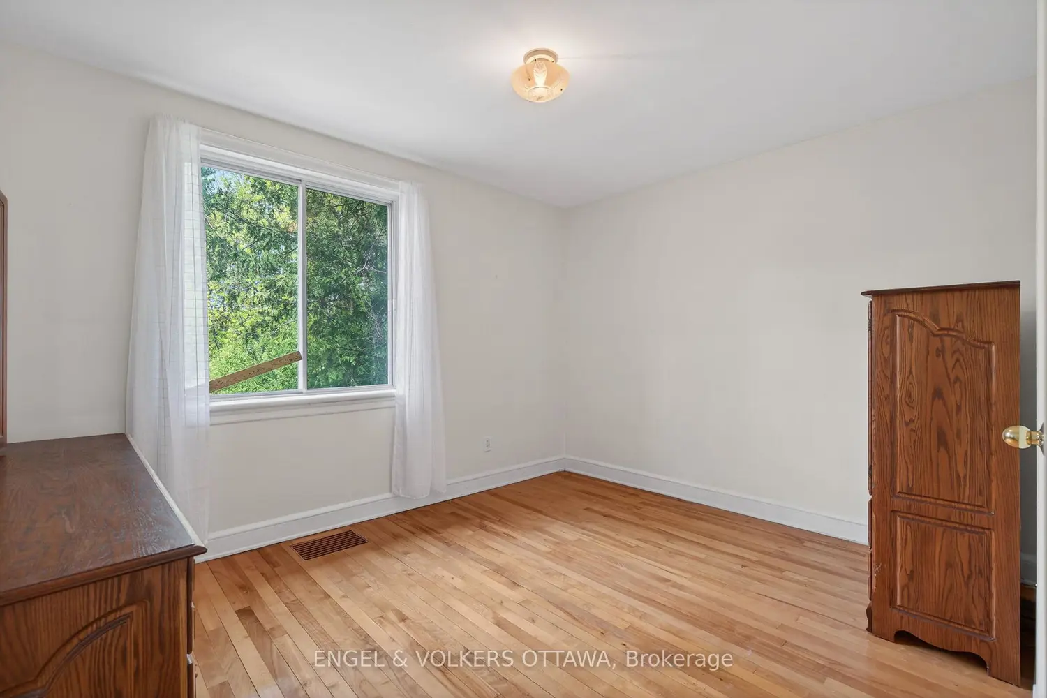 Additional image 11 of 1442 Cavendish Road
