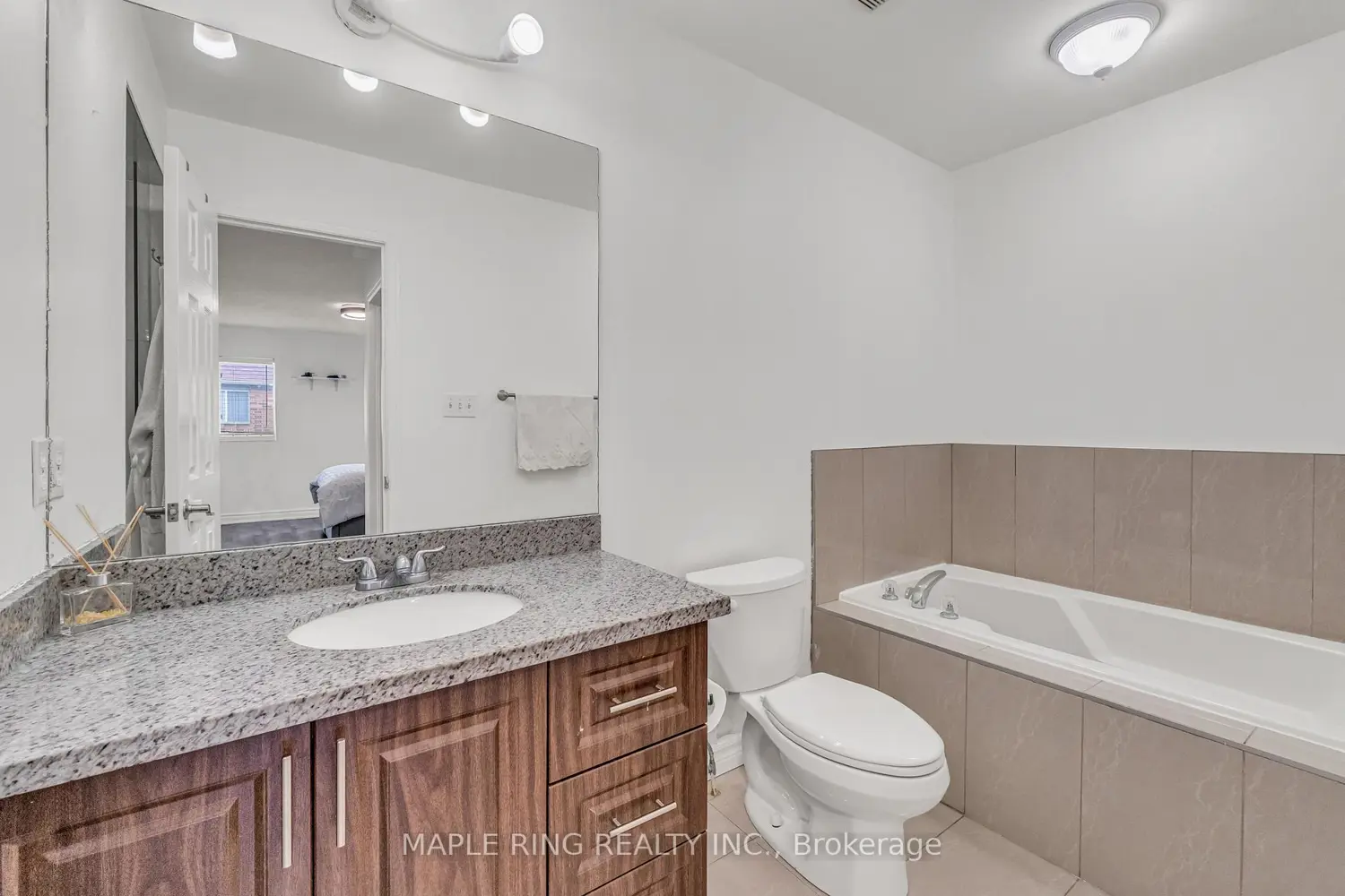 Additional image 8 of 36 Laurelhurst Crescent