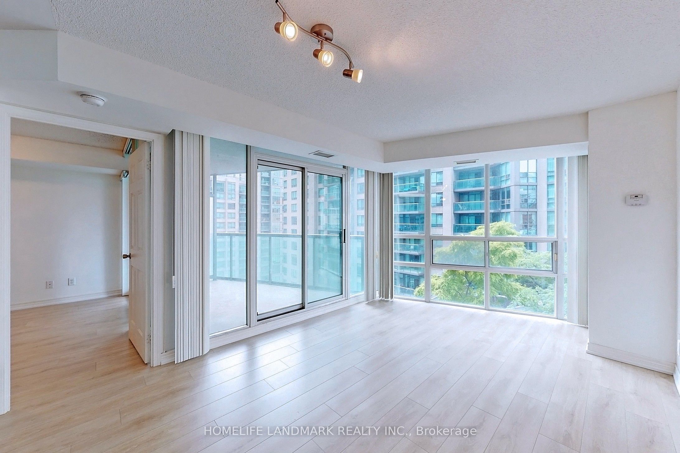 Additional image 5 of 901-30 Grand Trunk Crescent, Toronto, ON, M5J 3A4