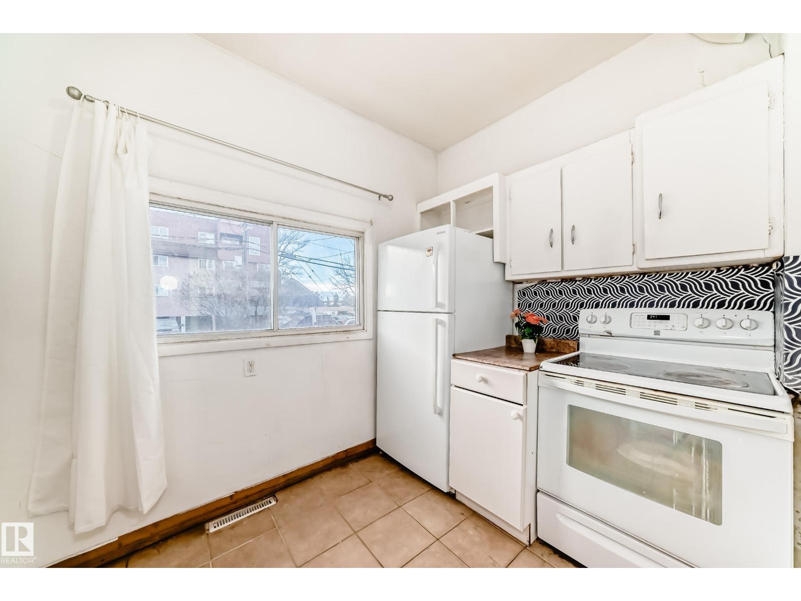 Additional image 2 of 10564 92 Street NW, Edmonton, AB, T5H1T9