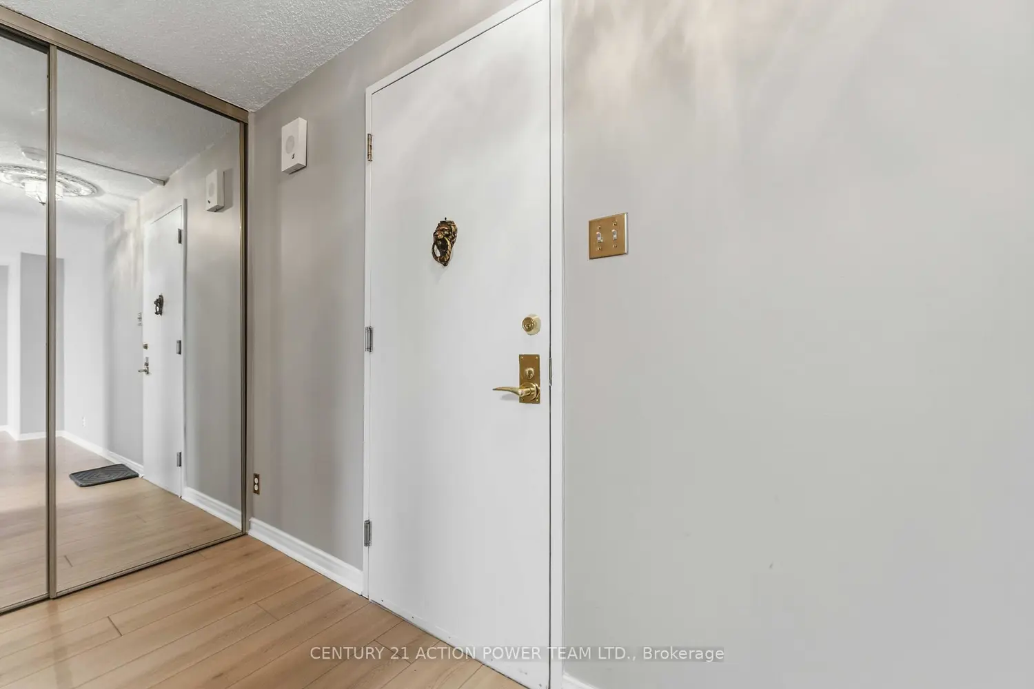 505 505 St Laurent Boulevard 903 photo 3